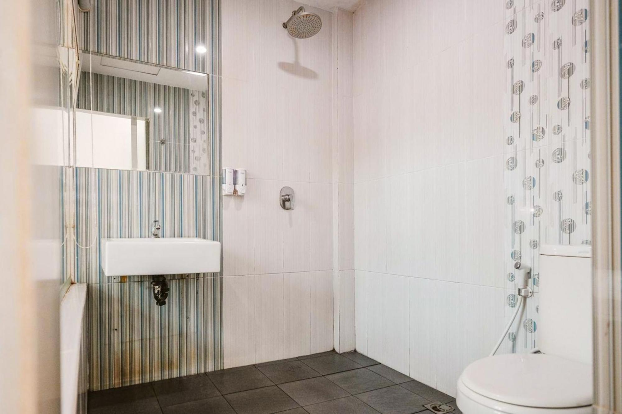 Reddoorz Premium At Hotel T-One Jambi Tanjungjohor Exterior foto