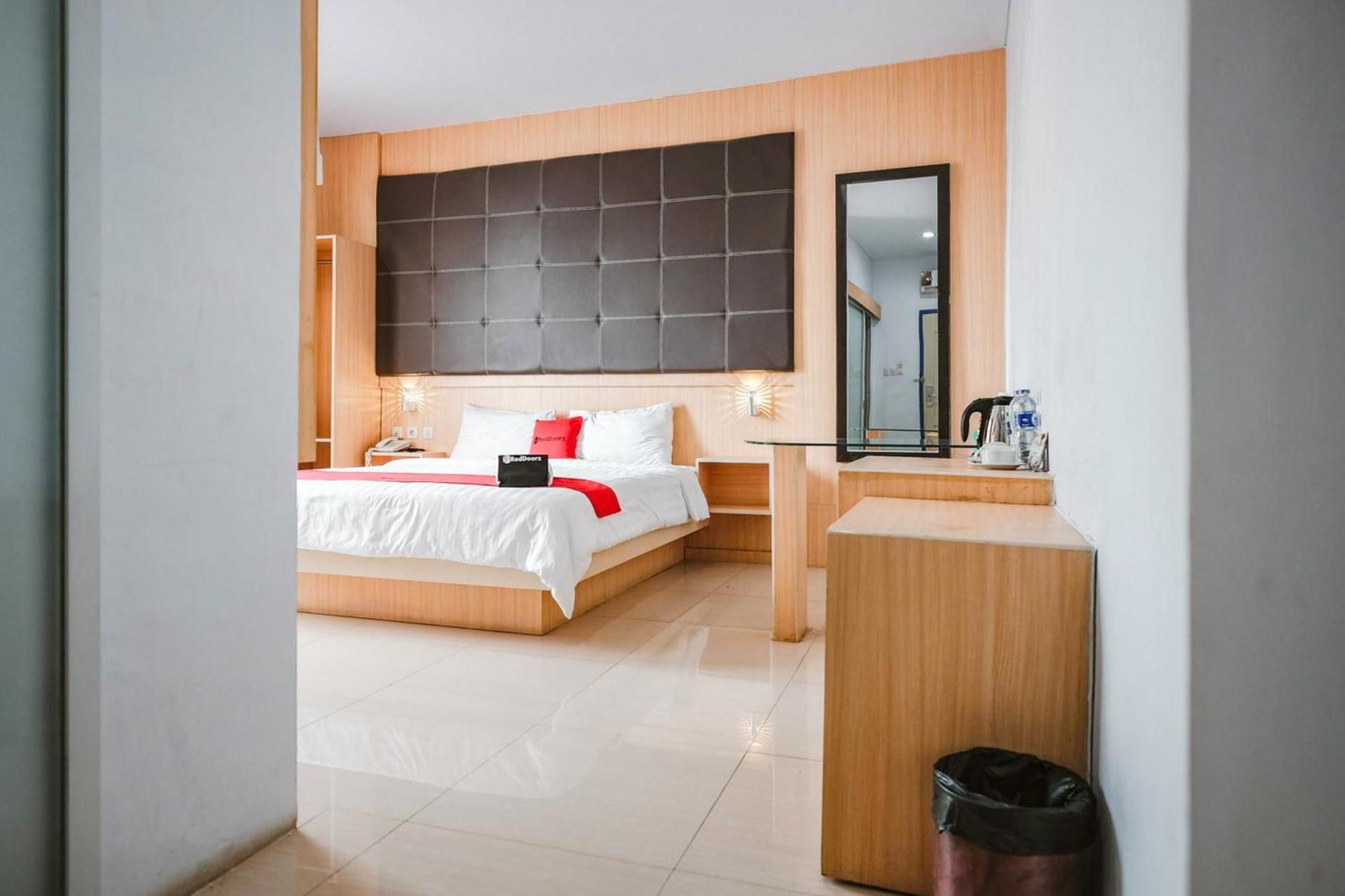 Reddoorz Premium At Hotel T-One Jambi Tanjungjohor Exterior foto